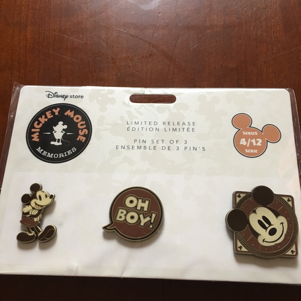 Disney Store Mickey Mouse Memories Pins April New
